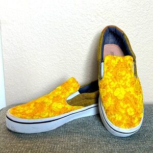 Zipak Na shoes like new yellow embroidered shoes